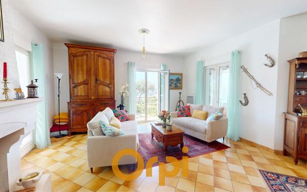 Maison à vendre    5 pièces • 166 m2 Carqueiranne