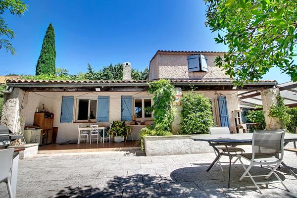 A VENDRE EN EXCLUSIVITE !Maison Lorgues 4 pièces 100 m2 + piscine sur un terrain de 1453m²