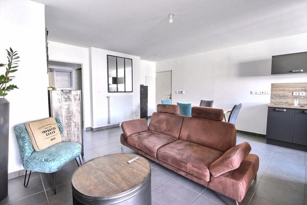Appartement Marignane 4  pièces de 75 m² avec 2 terrasses et 2 places de stationnements privatives