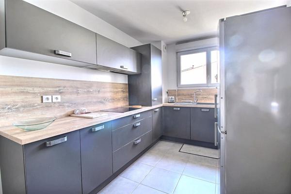 Appartement Marignane 4  pièces de 75 m² avec 2 terrasses et 2 places de stationnements privatives