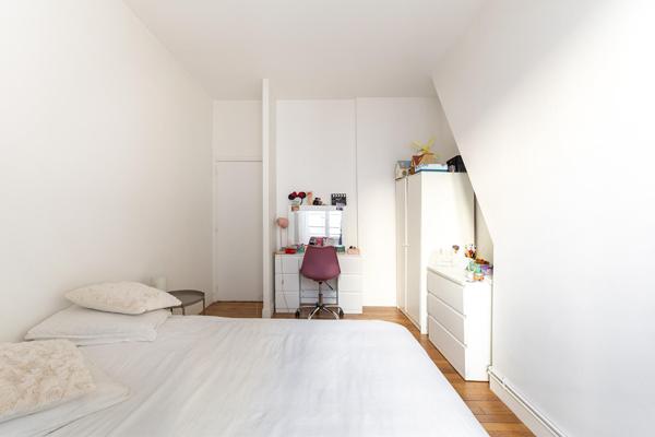 Appartement familial chaleureux avec vue dégagée sur la Mairie du 10ème