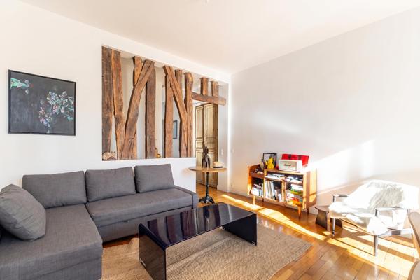 Appartement familial chaleureux avec vue dégagée sur la Mairie du 10ème