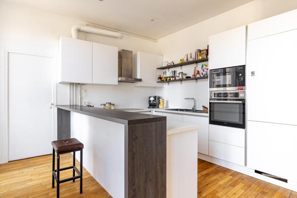 Appartement familial chaleureux avec vue dégagée sur la Mairie du 10ème
