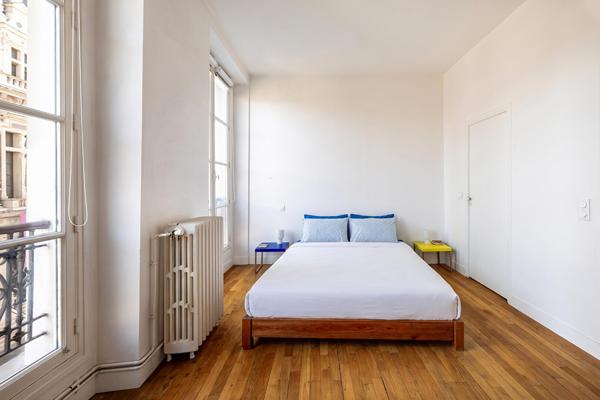 Appartement familial chaleureux avec vue dégagée sur la Mairie du 10ème