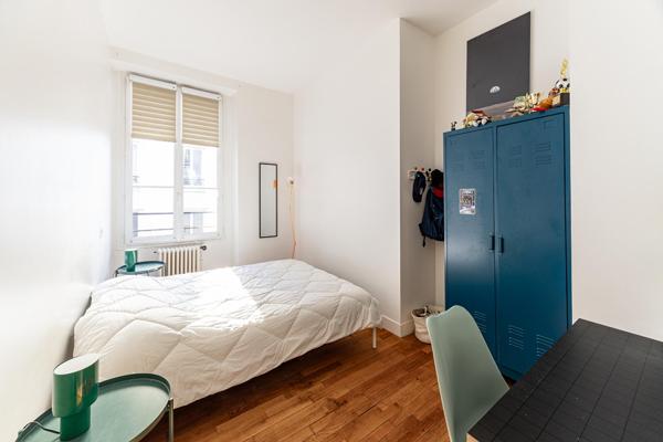 Appartement familial chaleureux avec vue dégagée sur la Mairie du 10ème