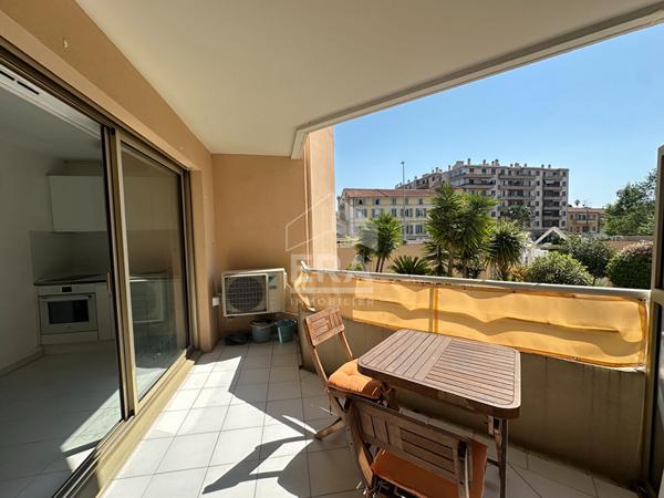 2 pièces avec terrasse plein sud au calme, à deux pas du centre de Cagnes-sur-Mer