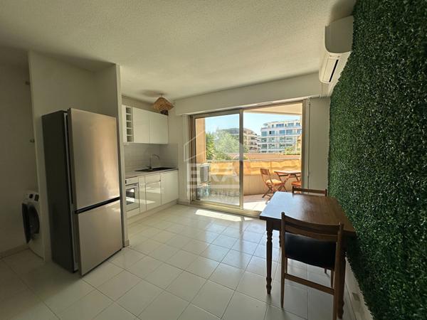 2 pièces avec terrasse plein sud au calme, à deux pas du centre de Cagnes-sur-Mer