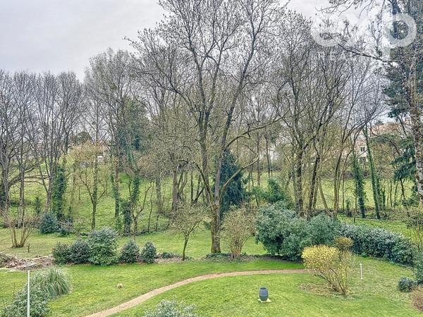 Vue dégagée / avec du potentiel d'agrandissement