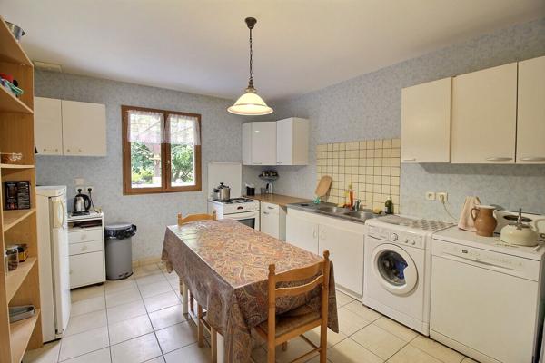 Pavillon 5 chambres proche EPERNON avec terrain et garage