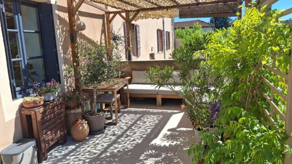 DUPLEX  CLIMATISE T4 TERRASSE  PLEIN CENTRE BRIGNAIS