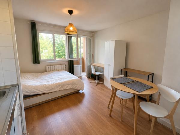 STUDIO HOPITAUX FACULTES AU DEUXIEME ETAGE