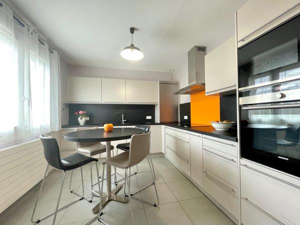 Maison spacieuse et conviviale avec véranda