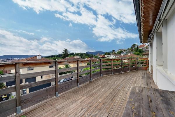 EXCLUSIVITE CLERMONT-FERRAND, LA GLACIERE SUR LES HAUTEURS , belle villa avec vue