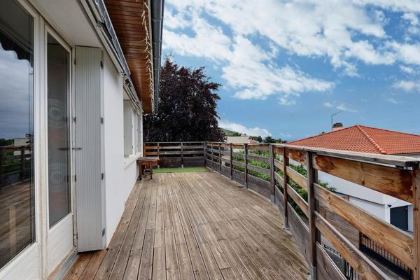 EXCLUSIVITE CLERMONT-FERRAND, LA GLACIERE SUR LES HAUTEURS , belle villa avec vue
