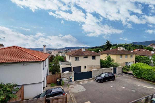 EXCLUSIVITE CLERMONT-FERRAND, LA GLACIERE SUR LES HAUTEURS , belle villa avec vue