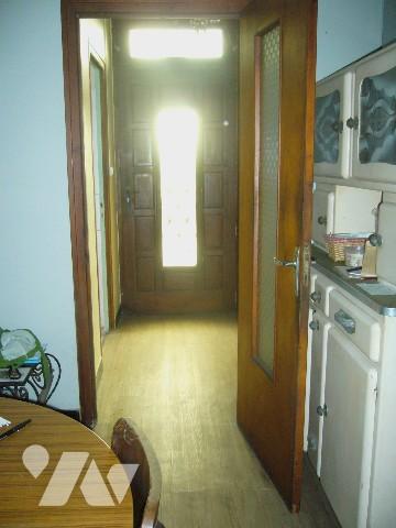 Dans une village des bords de Rance  entre SAINT MALO et DINAN, une propriété en pierres à rénover.