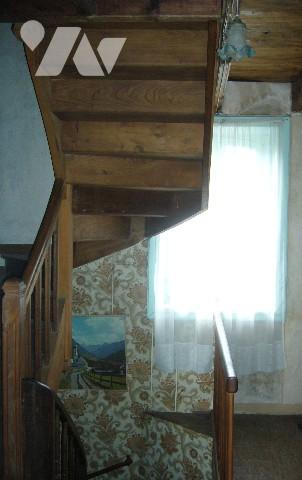 Dans une village des bords de Rance  entre SAINT MALO et DINAN, une propriété en pierres à rénover.