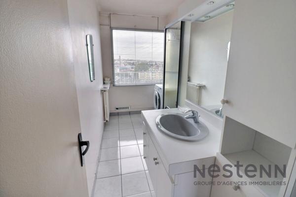 Appartement de trois pièces à Vincennes avec cave et place de parking