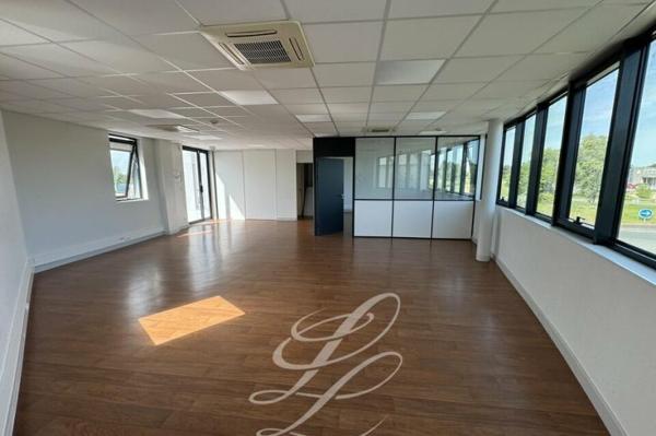 Location - BUREAUX 84 m 2
