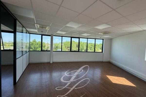 Location - BUREAUX 84 m 2
