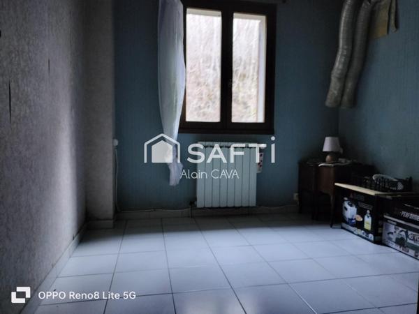 Maison de 238m² surface au sol( 124m² loi carrez )avec terrasse, garage de 89m², sur 2585m² de terrain