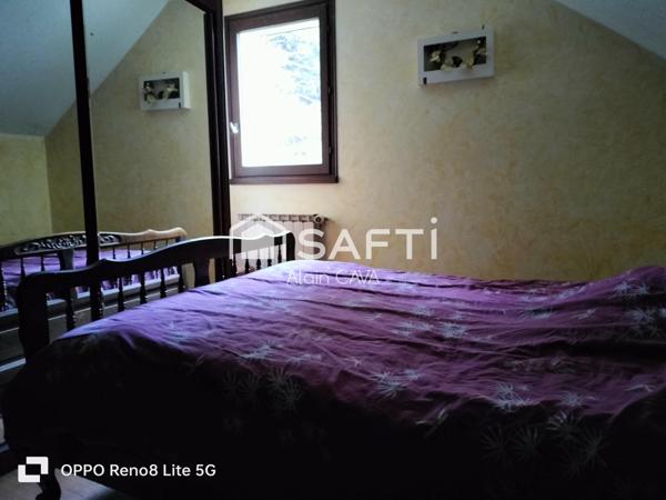 Maison de 238m² surface au sol( 124m² loi carrez )avec terrasse, garage de 89m², sur 2585m² de terrain