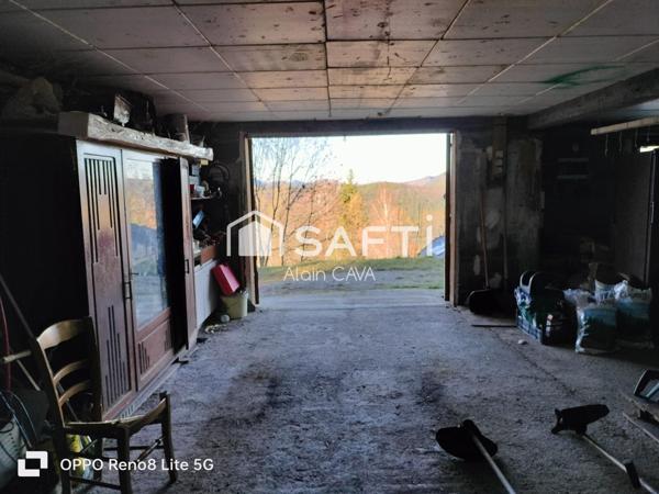 Maison de 238m² surface au sol( 124m² loi carrez )avec terrasse, garage de 89m², sur 2585m² de terrain