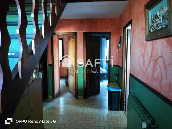 Maison de 238m² surface au sol( 124m² loi carrez )avec terrasse, garage de 89m², sur 2585m² de terrain