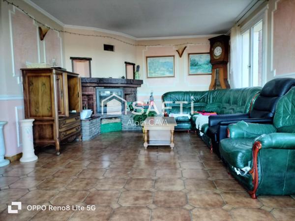 Maison de 238m² surface au sol( 124m² loi carrez )avec terrasse, garage de 89m², sur 2585m² de terrain