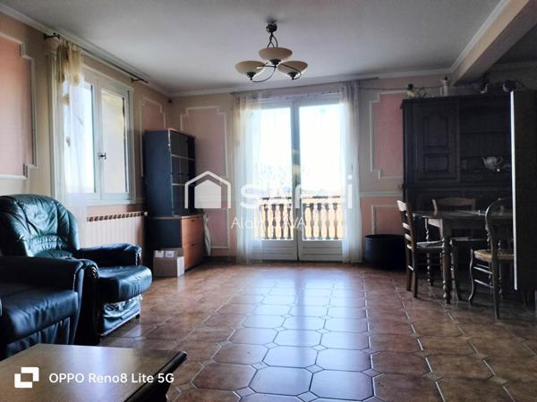 Maison de 238m² surface au sol( 124m² loi carrez )avec terrasse, garage de 89m², sur 2585m² de terrain