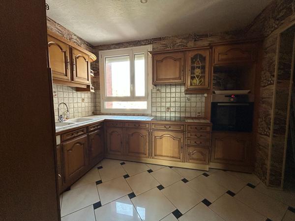 LE HAVRE - SECTEUR GRAVILLE - APPARTEMENT 2 CHAMBRES, ASCENSEUR, BALCON, GARAGE ET PARKING PRIVATIF