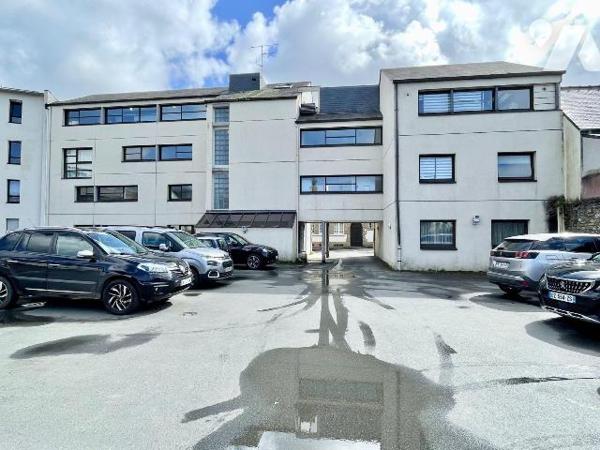 LANNION Hyper centre.
Immeuble de rapport construit en 1994.
Environ 1000 m² de locaux sur un...