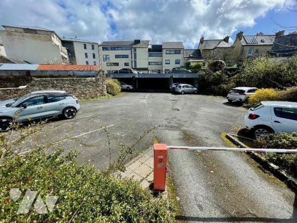 LANNION Hyper centre.
Immeuble de rapport construit en 1994.
Environ 1000 m² de locaux sur un...