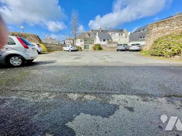 LANNION Hyper centre.
Immeuble de rapport construit en 1994.
Environ 1000 m² de locaux sur un...