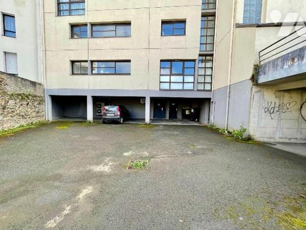 LANNION Hyper centre.
Immeuble de rapport construit en 1994.
Environ 1000 m² de locaux sur un...