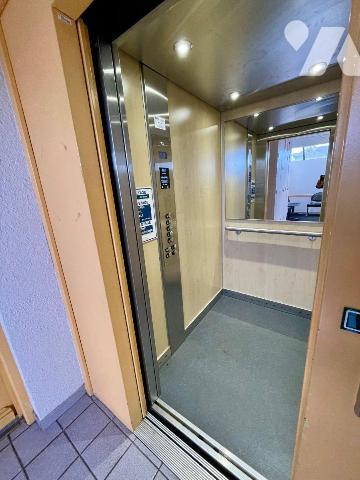 LANNION Hyper centre.
Immeuble de rapport construit en 1994.
Environ 1000 m² de locaux sur un...