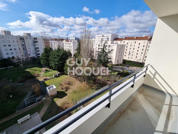 T4 MEUBLÉ DE 89 M² AVEC BALCONS & GARAGE DOUBLE - DEBOURG
