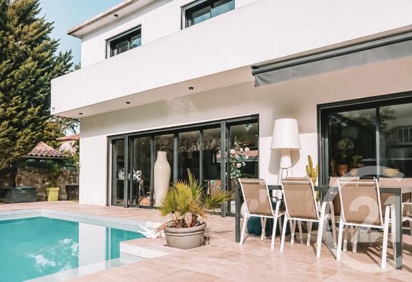 Maison à vendre  5 pièces - 210 m 2   MARSEILLE  - 13009