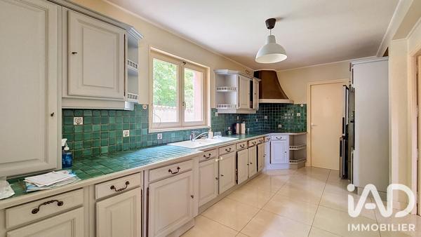 Maison à vendre 7 pièces 165 m² Saint-Genis-Laval
