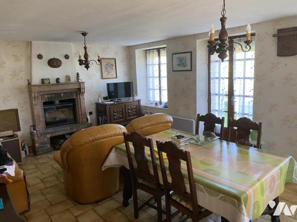 MAISON EN PIERRES AVEC BATIMENT ET TERRAIN