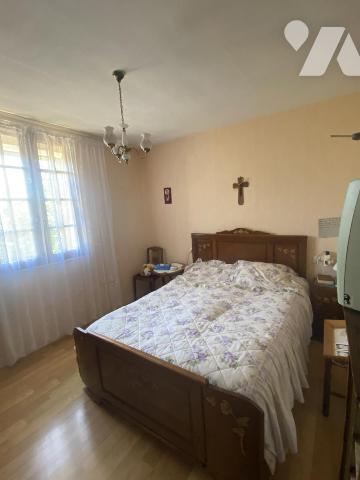 MAISON EN PIERRES AVEC BATIMENT ET TERRAIN