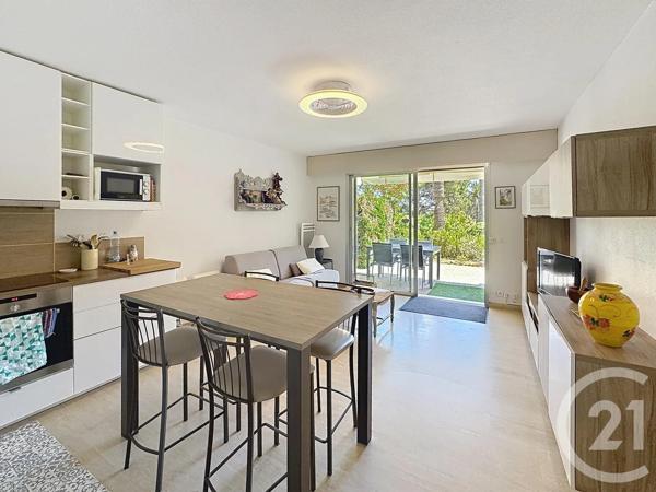 Appartement T3 à vendre  3 pièces - 57,83 m 2   CAVALAIRE SUR MER  - 83