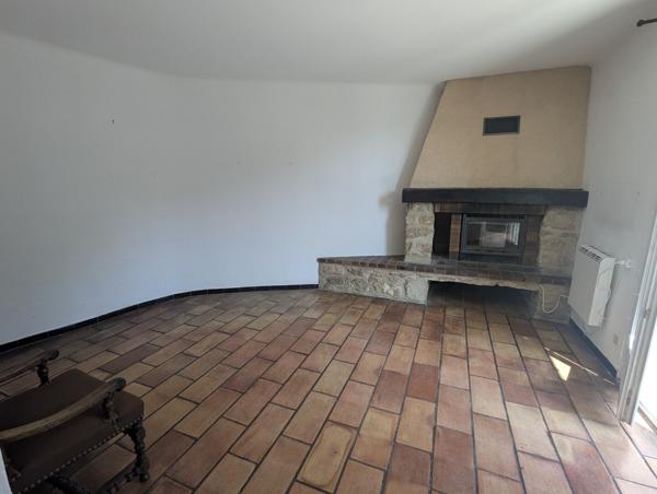 Maison de village avec terrasse et cave, 3 chambres