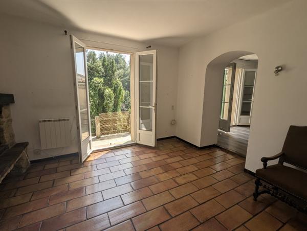 Maison de village avec terrasse et cave, 3 chambres