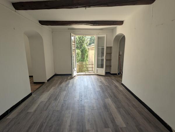 Maison de village avec terrasse et cave, 3 chambres