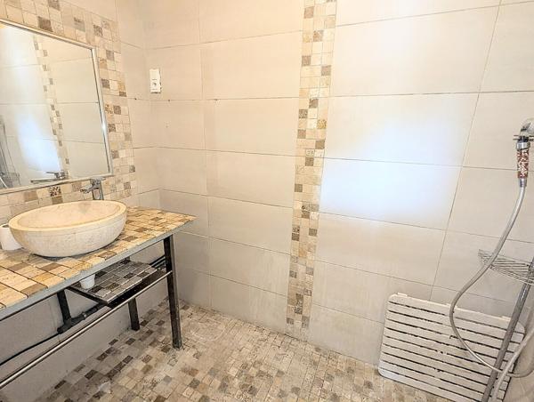 Maison de village avec terrasse et cave, 3 chambres