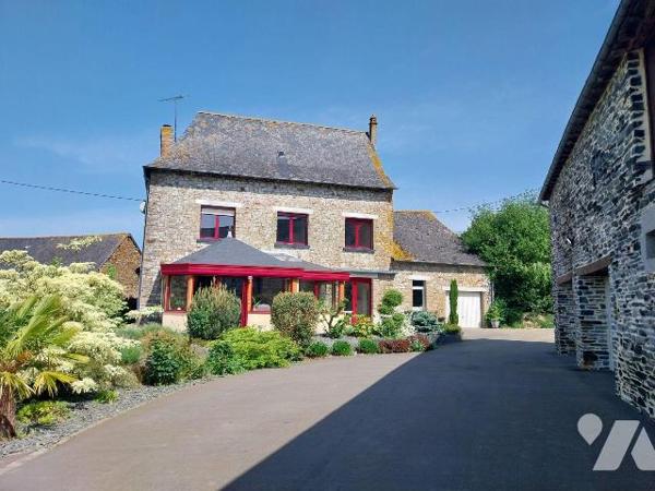 Au sud de VITRE, dans un petit hameau, A VENDRE belle maison en pierres et ses dépendances.
La...