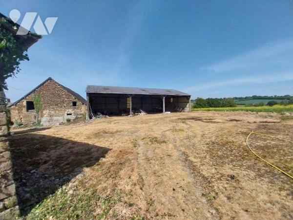 Au sud de VITRE, dans un petit hameau, A VENDRE belle maison en pierres et ses dépendances.
La...