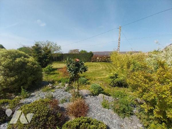 Au sud de VITRE, dans un petit hameau, A VENDRE belle maison en pierres et ses dépendances.
La...