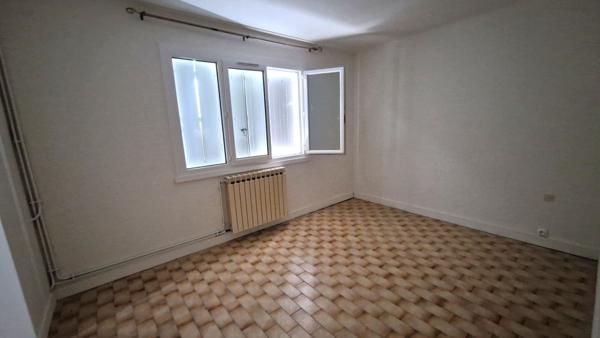 Charmante Maison à Vendre à CREYSSE - Un Écrin de Tranquillité